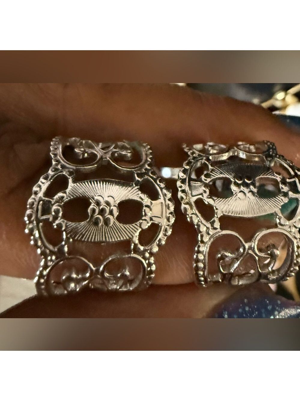 Sarah Coventry Vintage Filigree Huggie Hoop Earrings Silver Stamped 1980s - Picture 2 of 3
